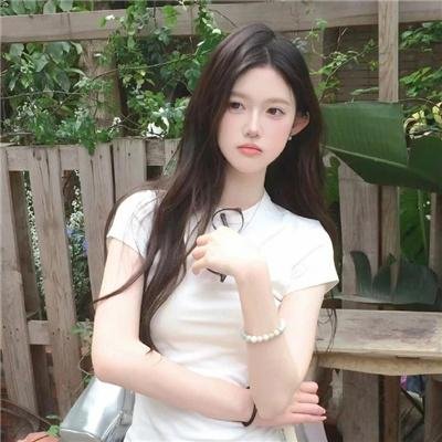 曲线窈窕非梦事海报